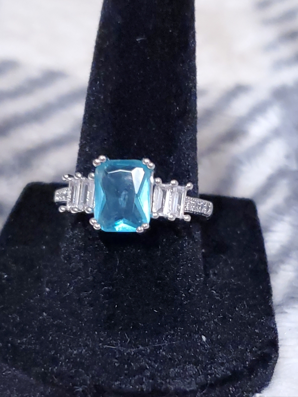 NEW 2 CARAT SEA BLUE RADIANT CUT CZ BAGUETTE RING WHITE GOLD PLATED SIZE 7